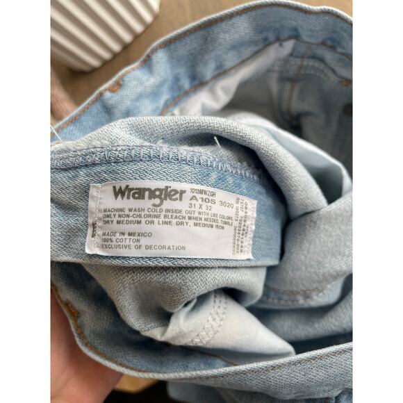 Wrangler Cowboy Cut Original Fit Light Wash Bleach Jeans - Size 31 x 32 - Picture 6 of 6